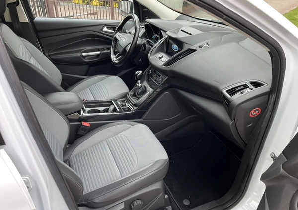 Ford Kuga cena 61700 przebieg: 198555, rok produkcji 2017 z Olsztynek małe 704